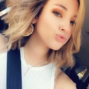 Meet your Posher, Avery